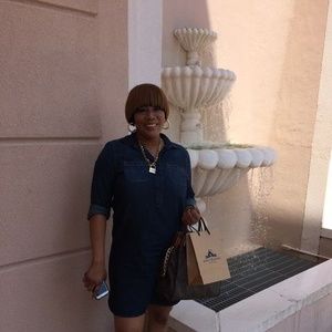 Meet your Posher, Elizabeth